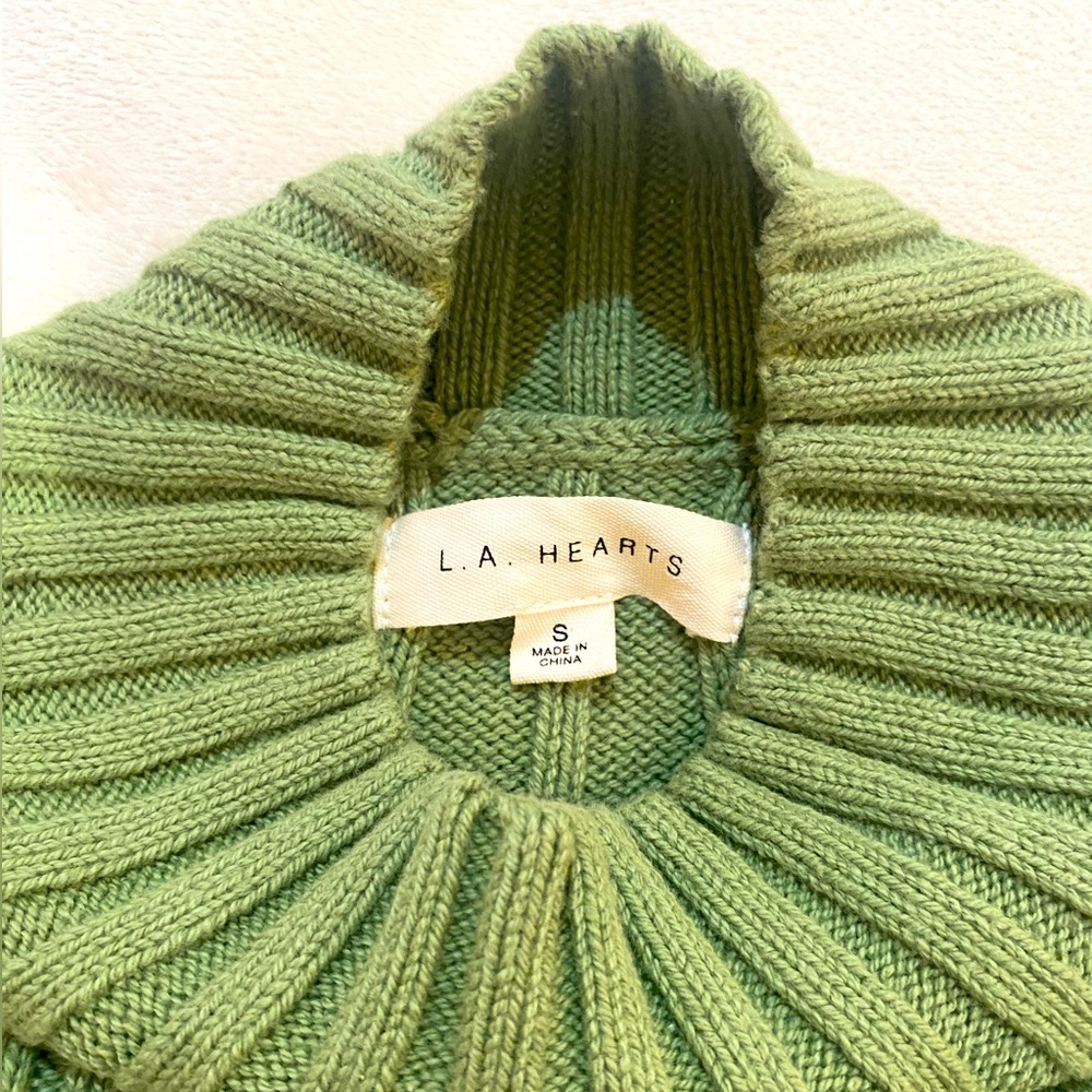 LA Hearts Cropped Sweater - Picture 3 of 5